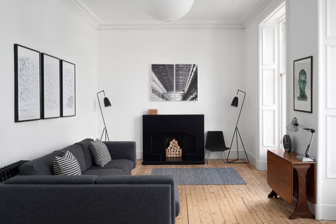 PAREJA DE ARQUITECOS CONVIERTE UN APARTAMENTO EN EDIMBURGO EN UN ESPACIO HABITABLE MODERNO. | Vedek Revestimientos