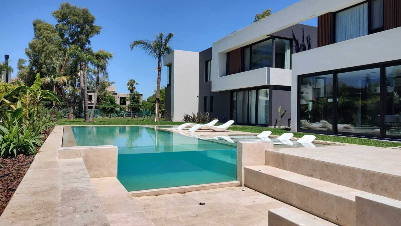MÁRMOL TRAVERTINO: ELEGANCIA Y VERSATILIDAD DISEÑO DE INTERIOR Y EXTERIOR. | Vedek Revestimientos