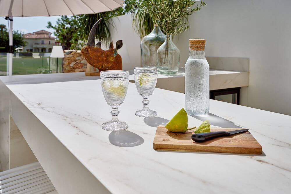 PORCELÁNICO PARA MESADAS DE INTERIOR Y EXTERIOR: ELEGANCIA Y VERSATILIDAD. | Vedek Revestimientos