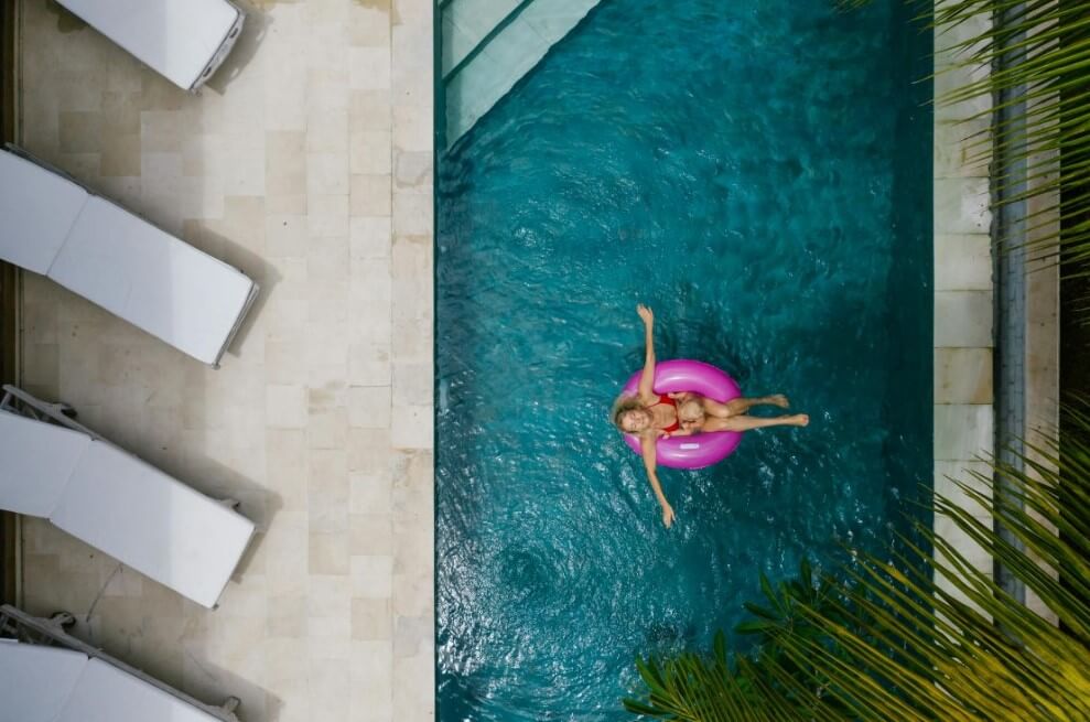 PISCINAS 2025: LUJO Y SOSTENIBILIDAD AL ALCANCE DE TU PATIO. | Vedek Revestimientos