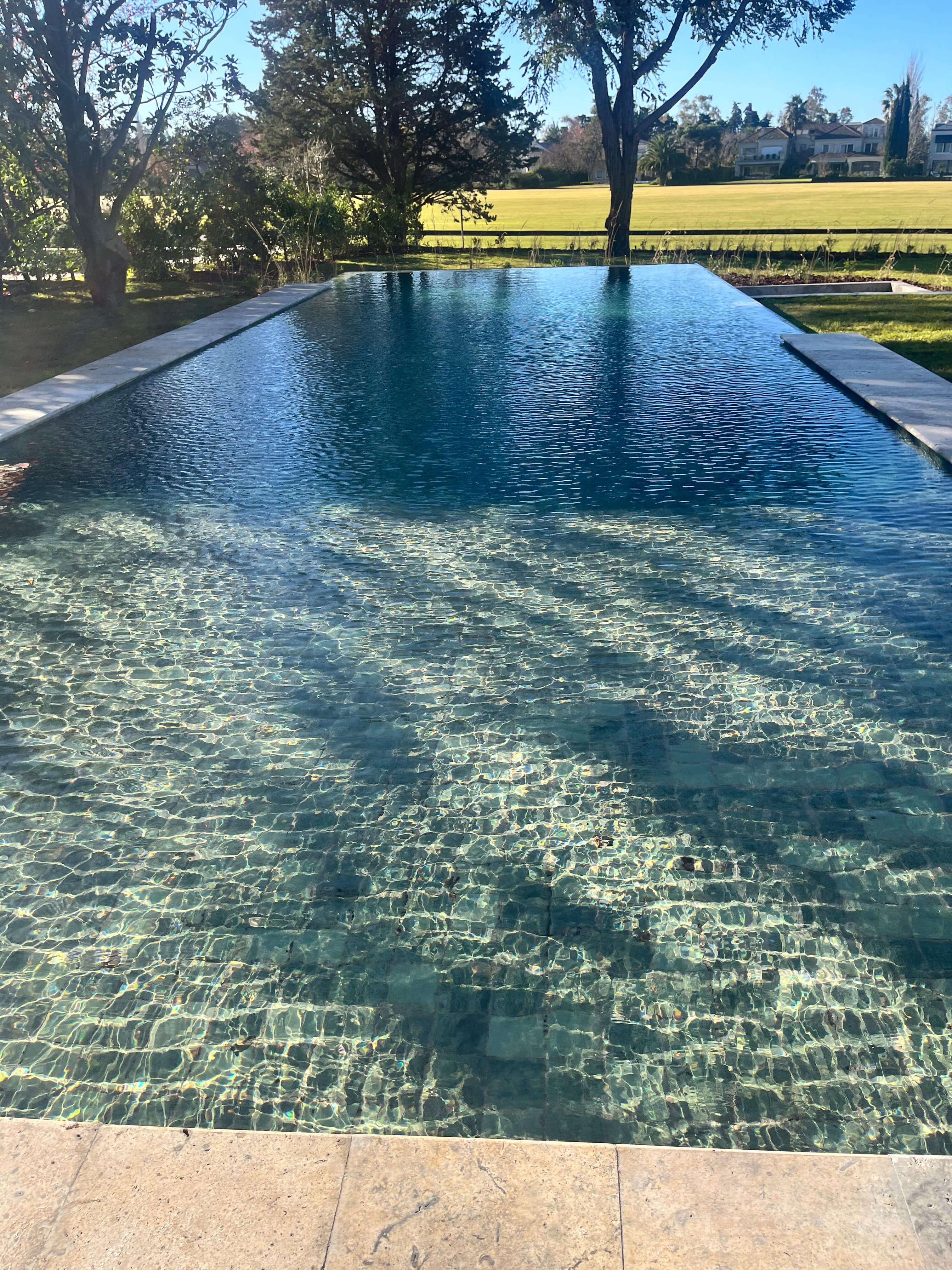 ¿Qué tipo de cerámica se debe usar en piscinas? | Vedek Revestimientos