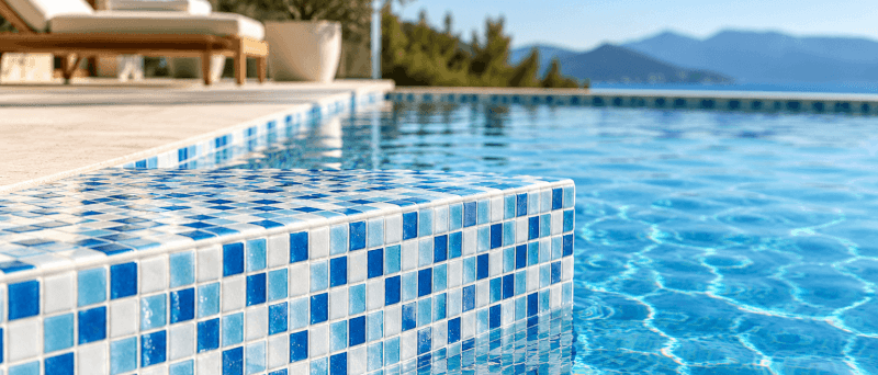 ¿Cómo pegar venecitas en una piscina? | Vedek Revestimientos