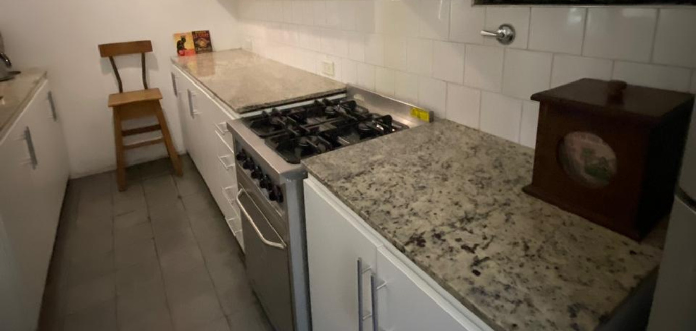 Mesada de Cocina y pasa platos con inglete y alzada.