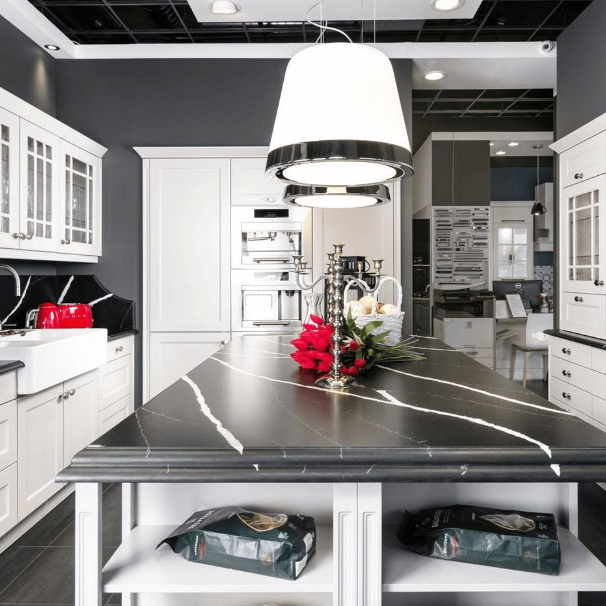 Eternal Marquina Silestone | Vedek Revestimientos