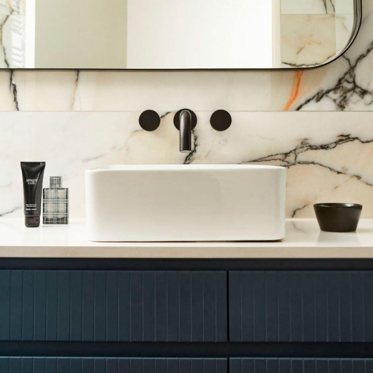 Griferia Peirano Lavatorio de Pared  Fabric Black | Vedek Revestimientos